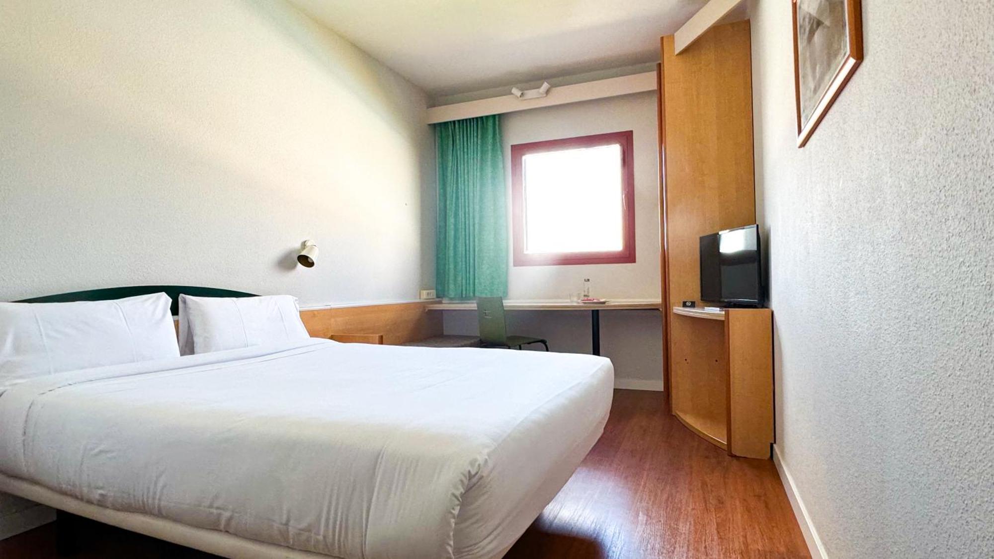 Hotel Iris Guadalajara Exterior photo